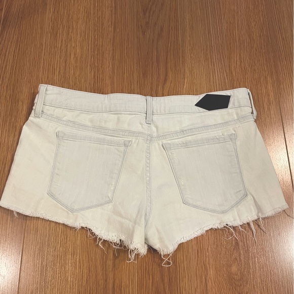 Aritzia Paradise Mine Bleached Denim Low-Rise Cutoff Shorts - US 28 - Picture 6 of 15